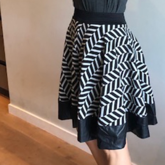 Designer Italian skirt - Picture 11 of 12